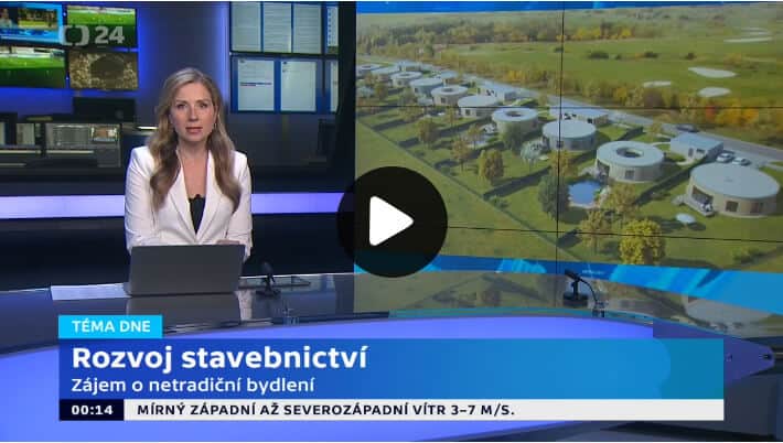 O projektu Develorie, golfových domech Kořenec, mluví v reportáži České televize jako o netradičním bydlení.